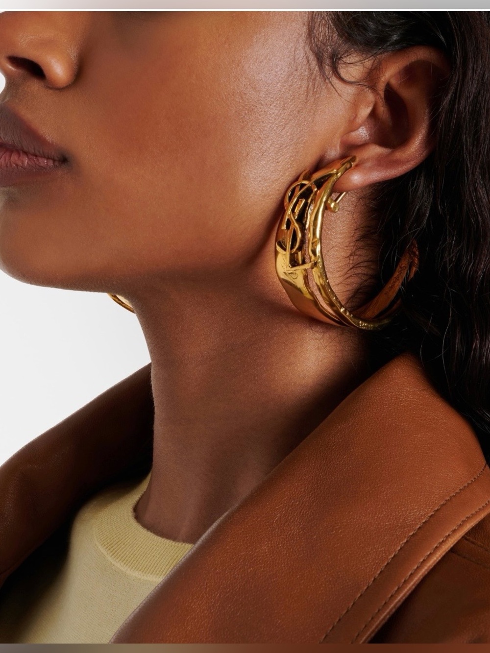 SAINT LAURENT Cassandra YSL logo hoop clip on earrings - Picture 2 of 6